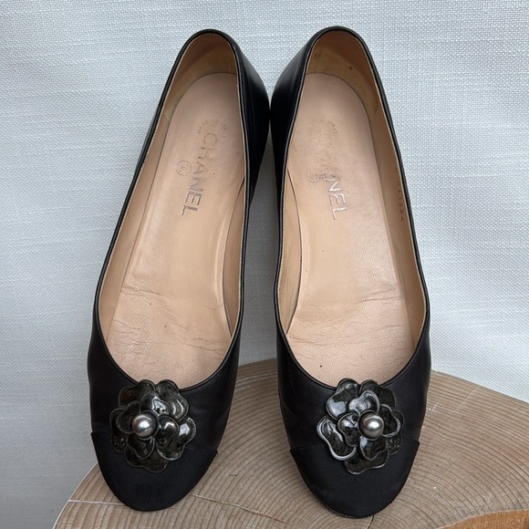 Authentic CHANEL Camellia Ballet Flats | Size 40 | Luxury Leather/Satin - Picture 2 of 13